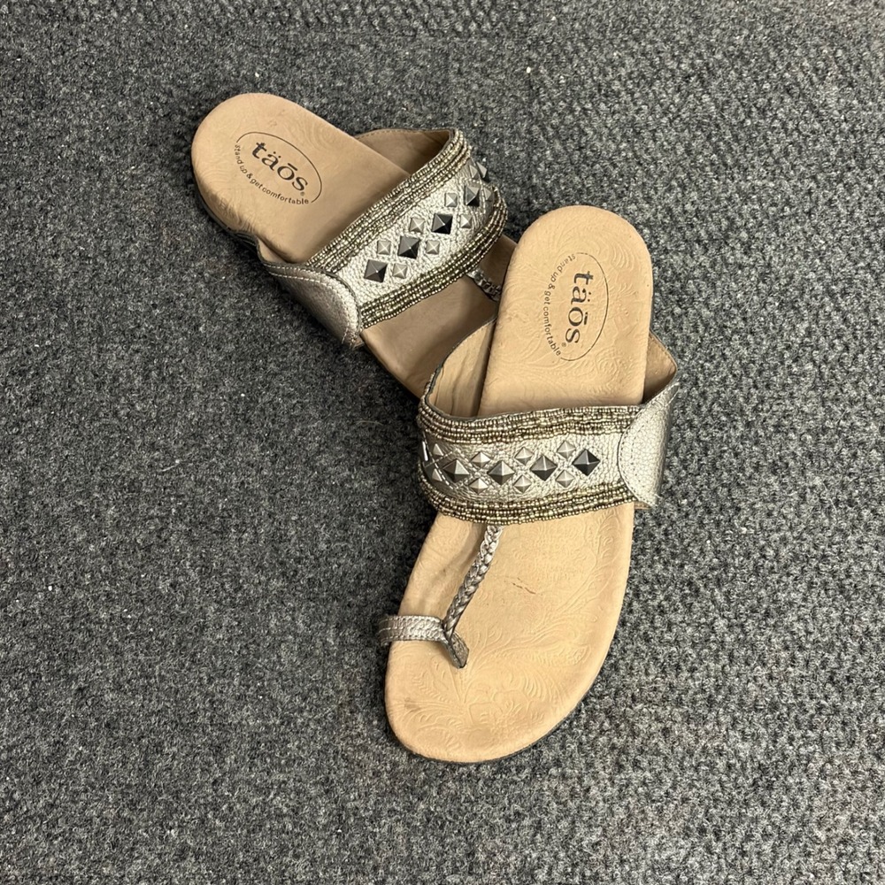 Taos Genie Metallic Leather Studded Beaded Toe Loop Slide Sandals Womens 10